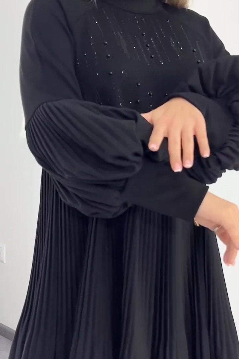 Adrienne - Belly-covering dress with pleats